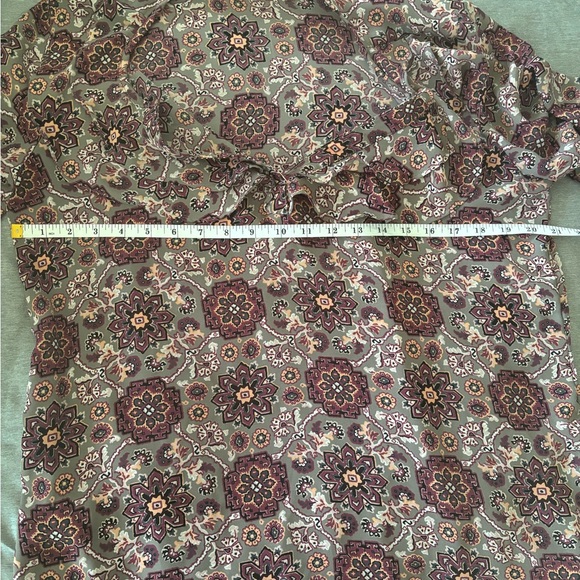 Loft Outlet Women’s Dressy Flutter Neck Tunic Top Size Large - Picture 4 of 6